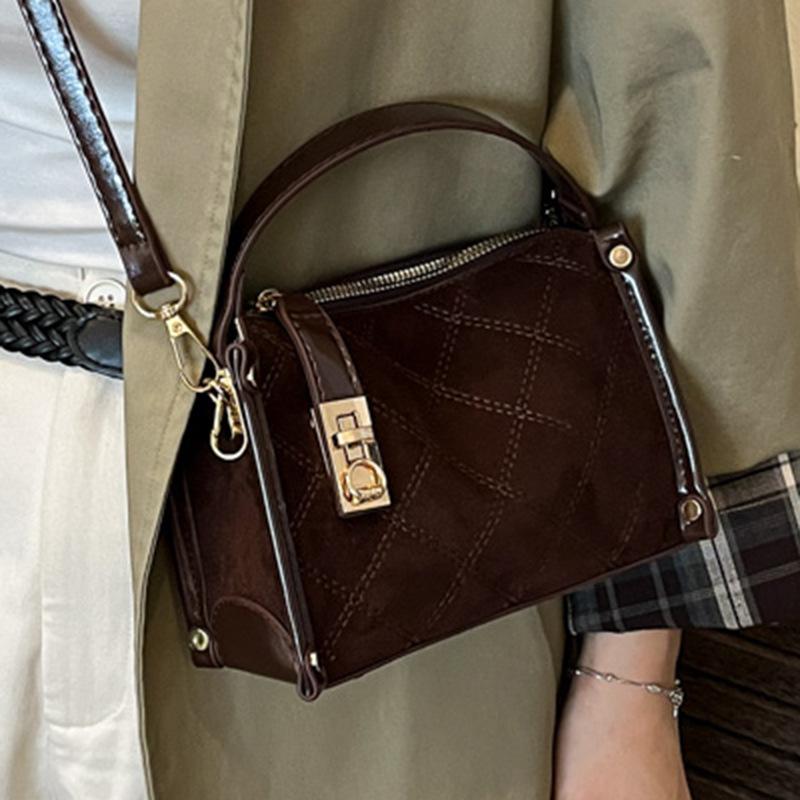 This year's popular small bag women's 2025 autumn new fashionable simple retro broadband shoulder messenger bag pillow bag