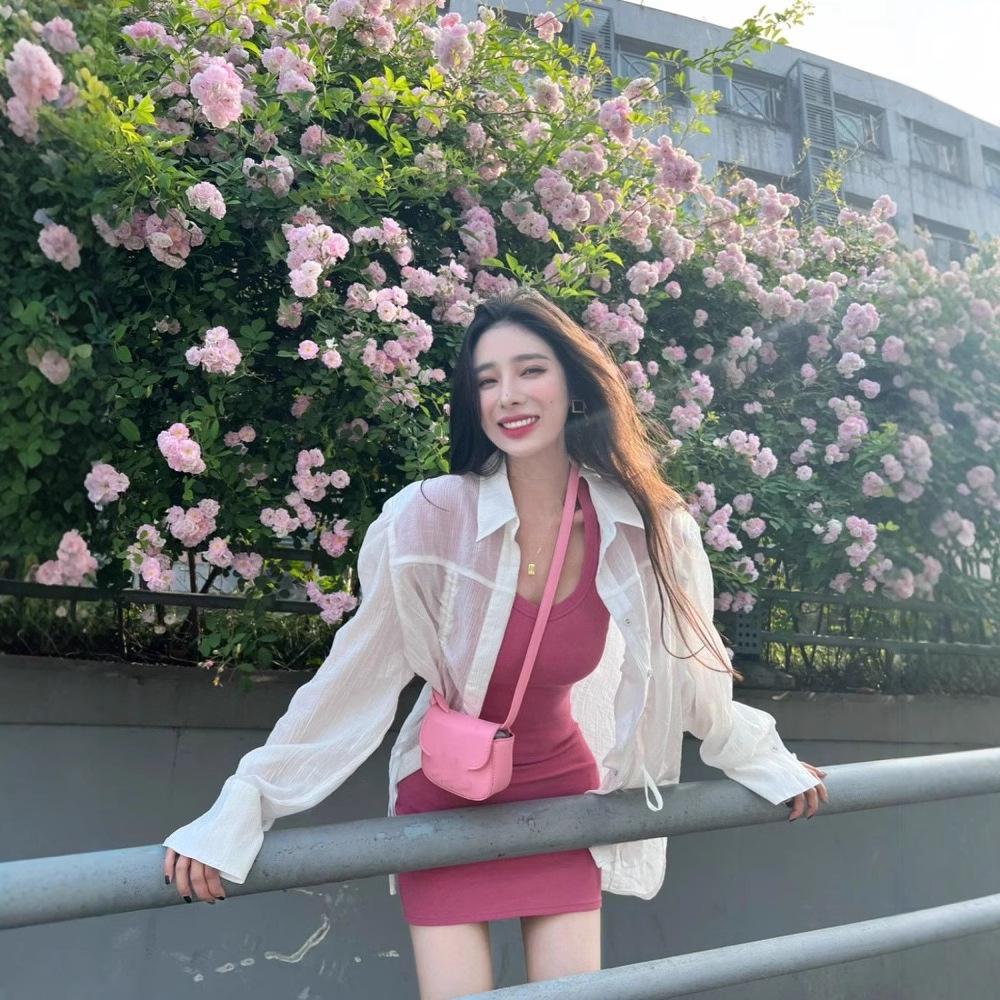 Sexy Berry Red Slimming Low-Cut Mini Dress - Waist-Cinching & Hip-Hugging Summer Fashion
