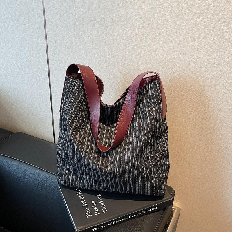 

New trendy denim striped shoulder armpit bag large capacity fashion literary lazy style tote women s bag чорний