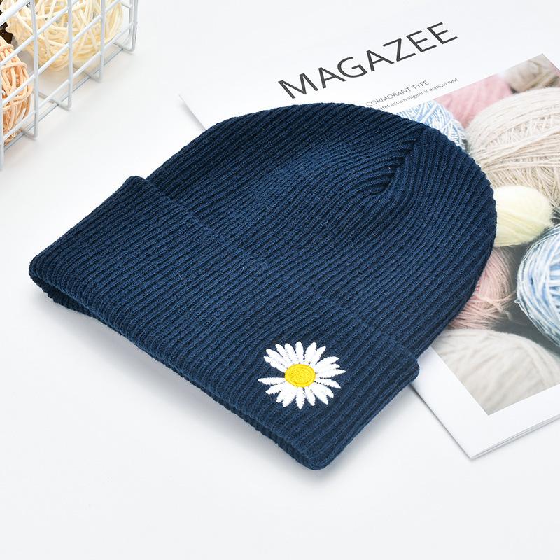 New Daisy Embroidery Beanie Autumn Winter Soft Warm Knitted Cap Men Women Unisex Cap Hats Ski Caps Beanies