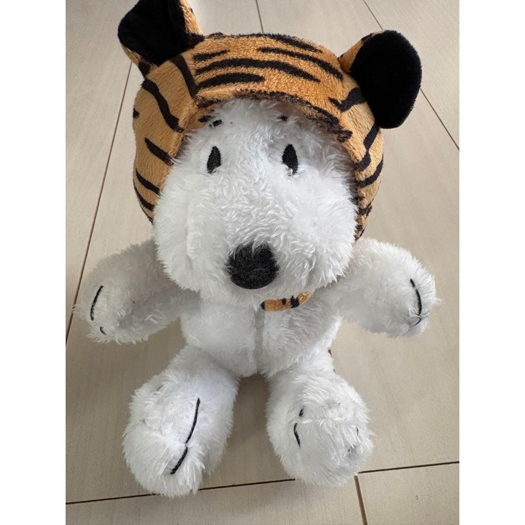 Snoopy stuffed toy pouch tiger