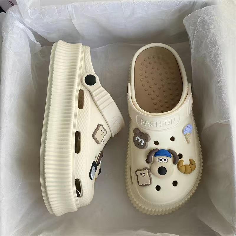 

Тапочки для улицы летние женские новые повседневные модные с закрытым носком прохладные тапочки на платформе, туфли-маффины, пляжная обувь 40-41 (one size smaller)