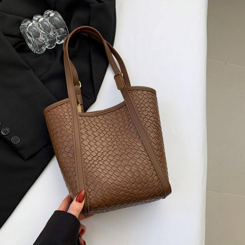 Stylish Retro Single Shoulder Bucket Bag Spacious Designer Handheld Tote For Women