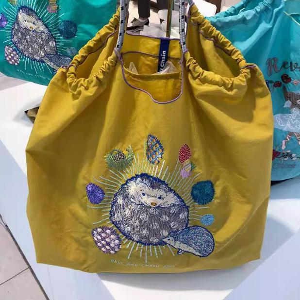 Büyük Kapasiteli Katlanabilir Bayan İşlemeli Kanvas Çanta – Çevre Dostu, Taşınabilir Çapraz ve Omuz Çantası