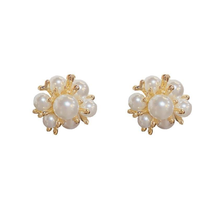 Niche fashion design sense pearl flower ball stud earrings temperament sweet and versatile exquisite tide earrings
