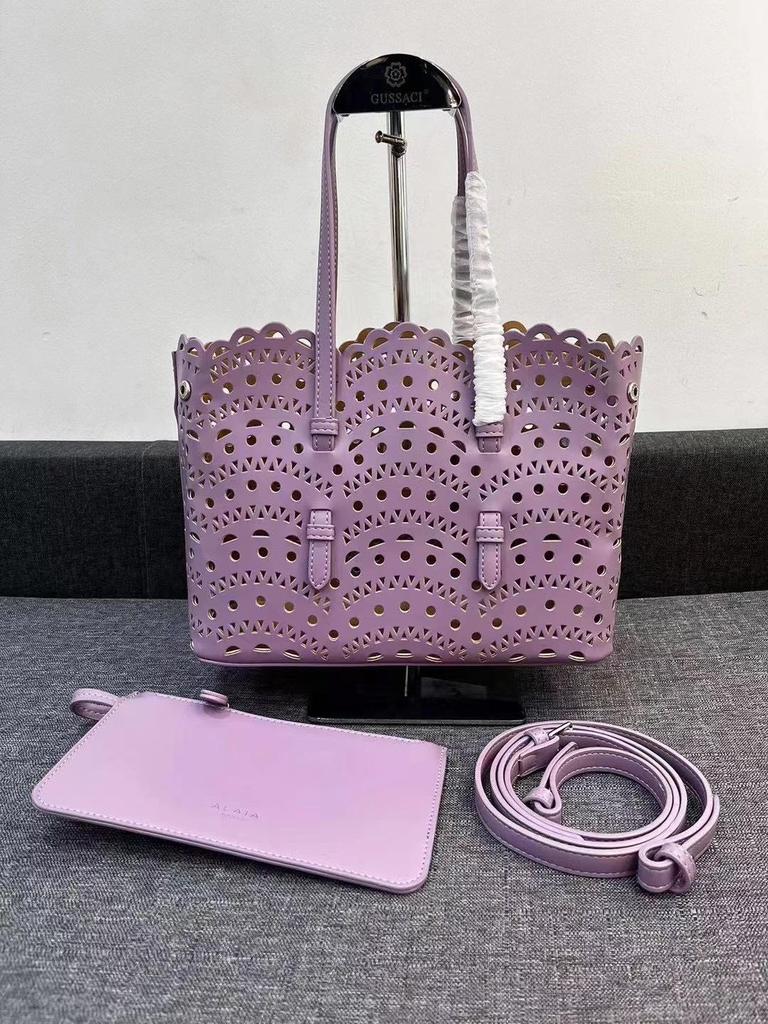 Dámská crossbody kabelka z ručně broušené hovězí kůže, laserově řezaná, z pravé kůže