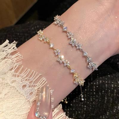 Petite Flower-shaped Zircon Pull Bracelet - Perfect for All Occasions, Exuding A Sophisticated and Elegant Vibe.