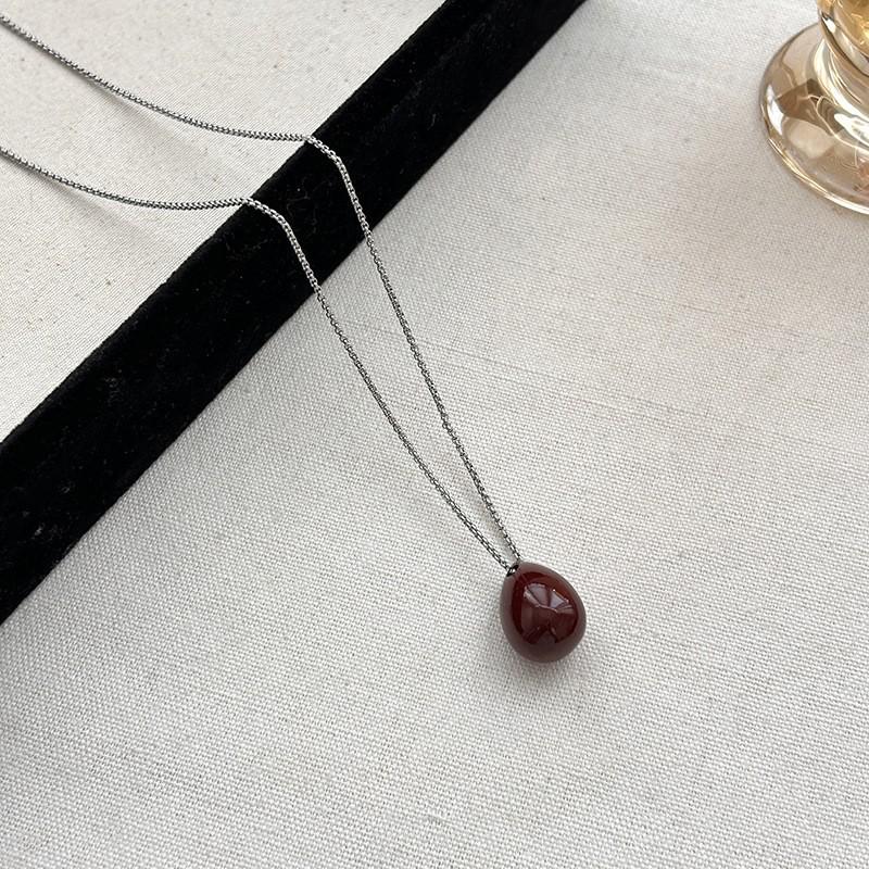 Elegant Silver Teardrop Titanium Steel Necklace for Women - Non-Fading, High-End Feel, Perfect for Long Sweater Chains.