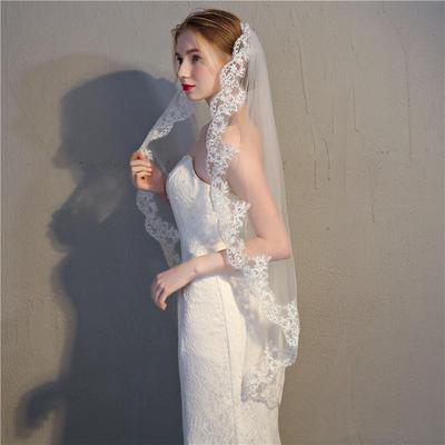 Short Lace-Edge Bridal Veil for Photography and Travel