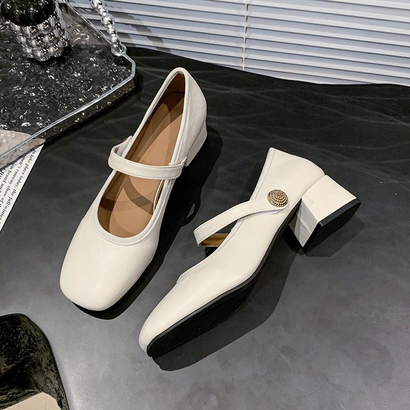 Retro style thick heel Mary Jane shoes women's 2025 new one-word buckle shallow mouth single shoes small leather shoes niche temperament advanced