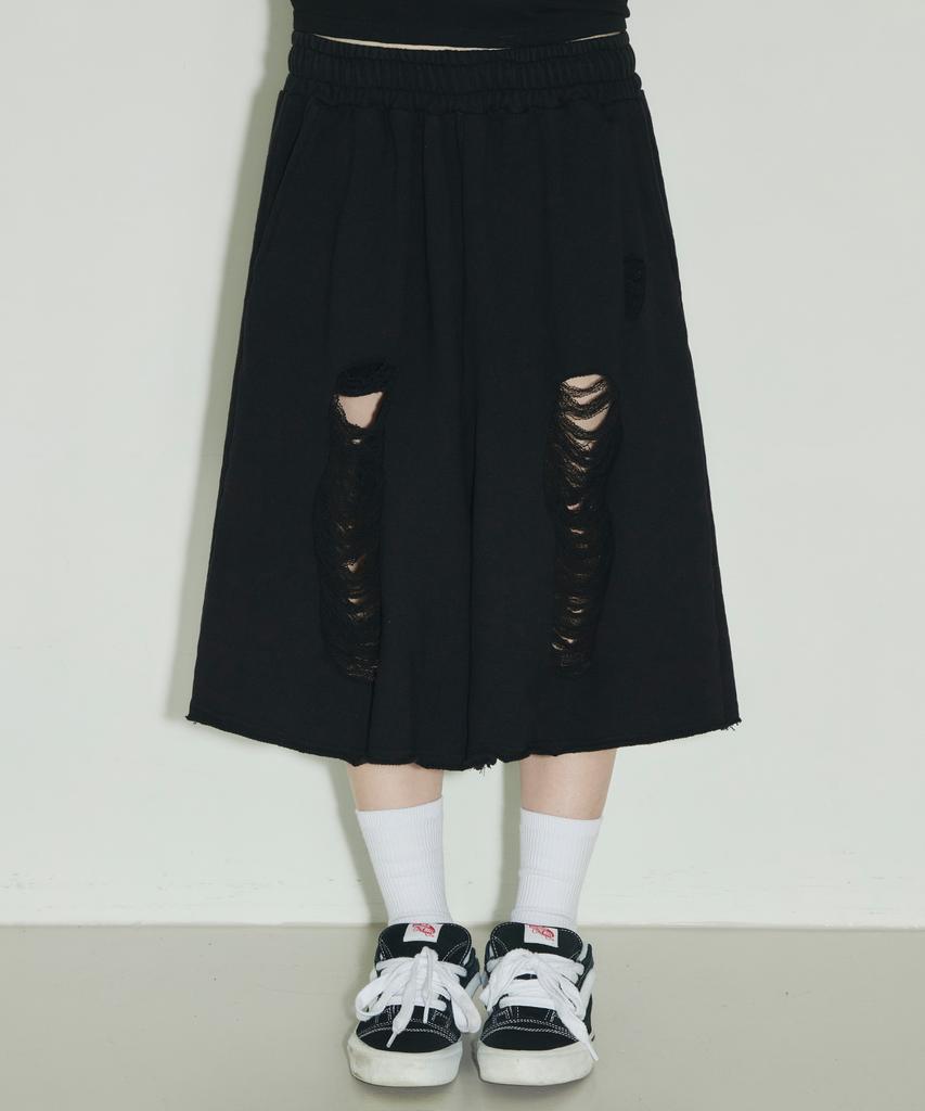 Seulliggeullou Damaged Bermuda Sweatpants [Black]