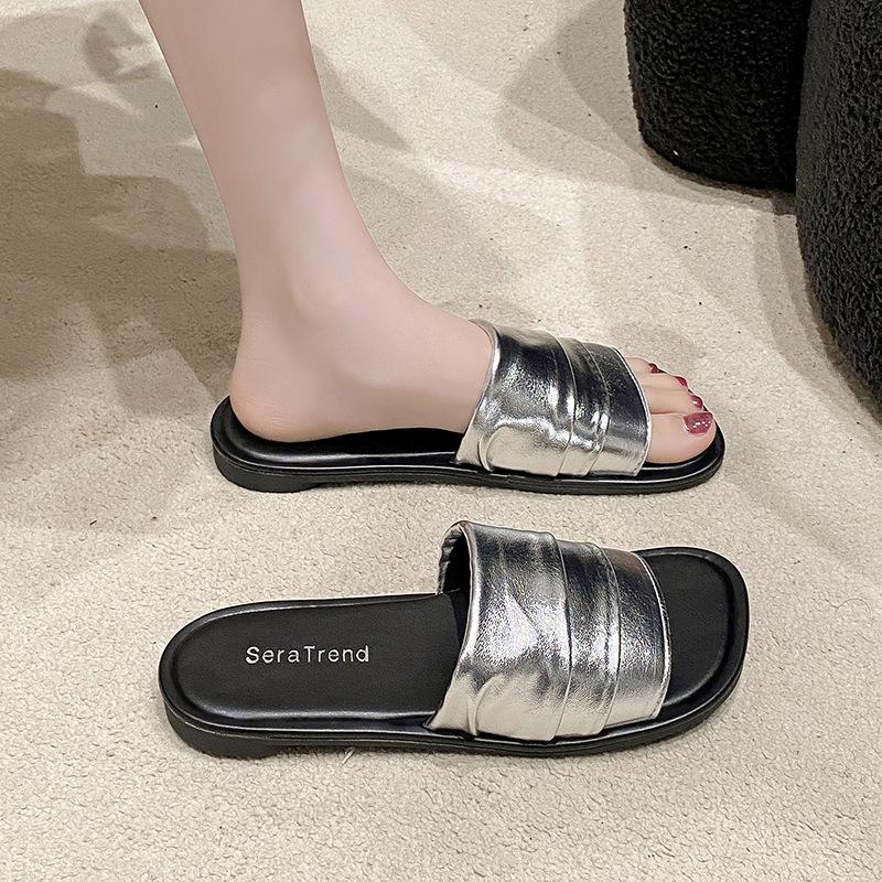 Beautiful flat-bottomed cool slippers women's summer outer wear 2025 new models with skirts beach vacation one-word sandals