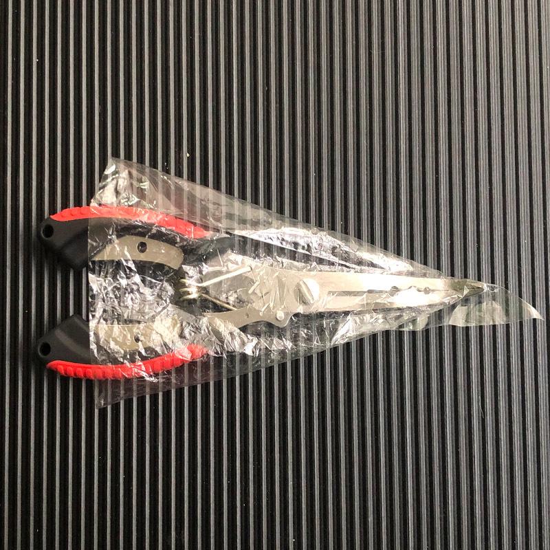 

Рыболовные плоскогубцы из нержавеющей стали - Изогнутые губки, Кусачки для лески, Экстрактор крючков, Нескользящая рукоятка, Многофункциональный инструмент со шнурком. Steel Red Handle