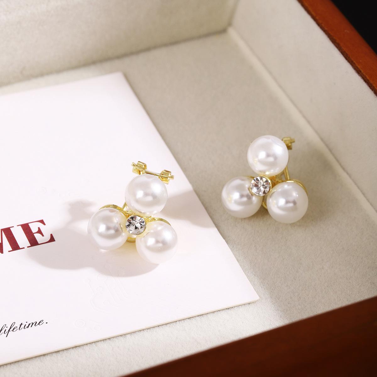 

Французские ретро серьги-пусеты треугольной формы с жемчугом и бриллиантами: Элегантный, Универсальный, Роскошный