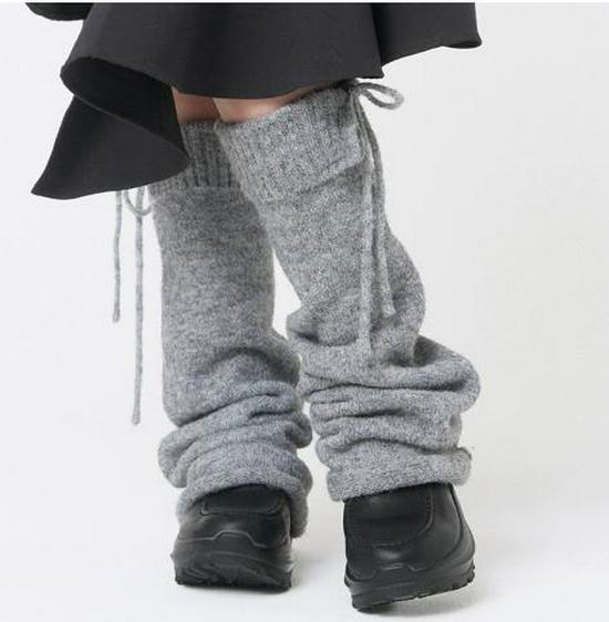 Auf Lager: Hugyourski Koreanischer Stil Zopfmuster Vintage Midi Strickpulloverkleid für Damen