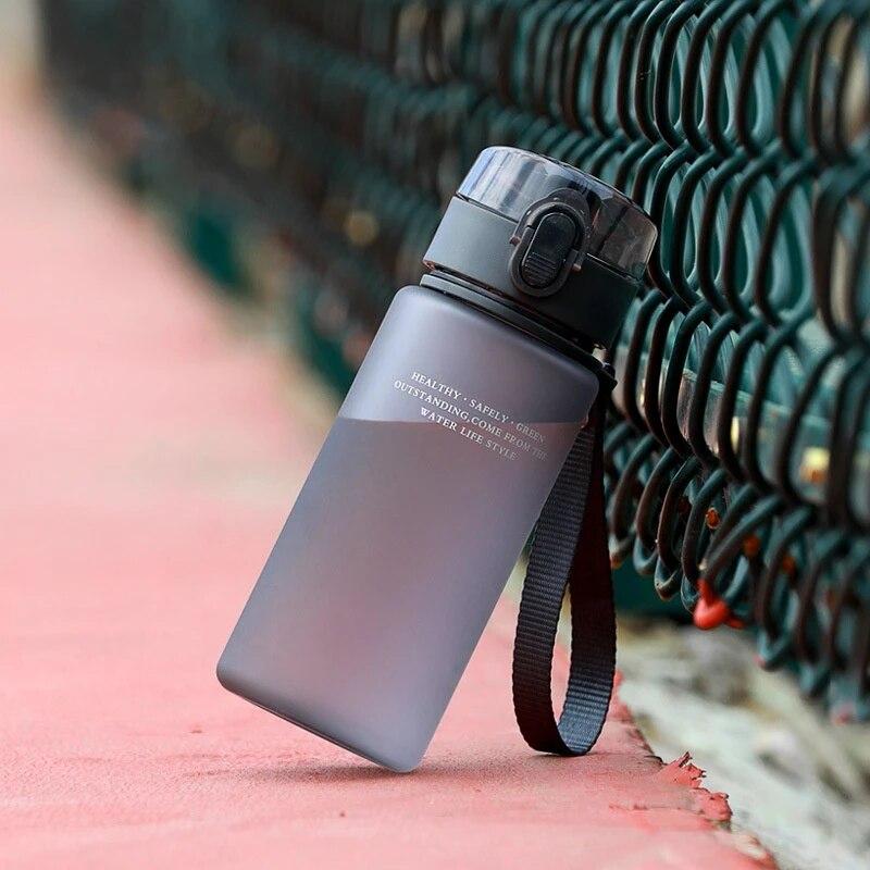 

BPA Free Leak Proof Sports Water Bottle High Quality Tour Hiking Portable My Favorite Drink Bottles 400ml сірий