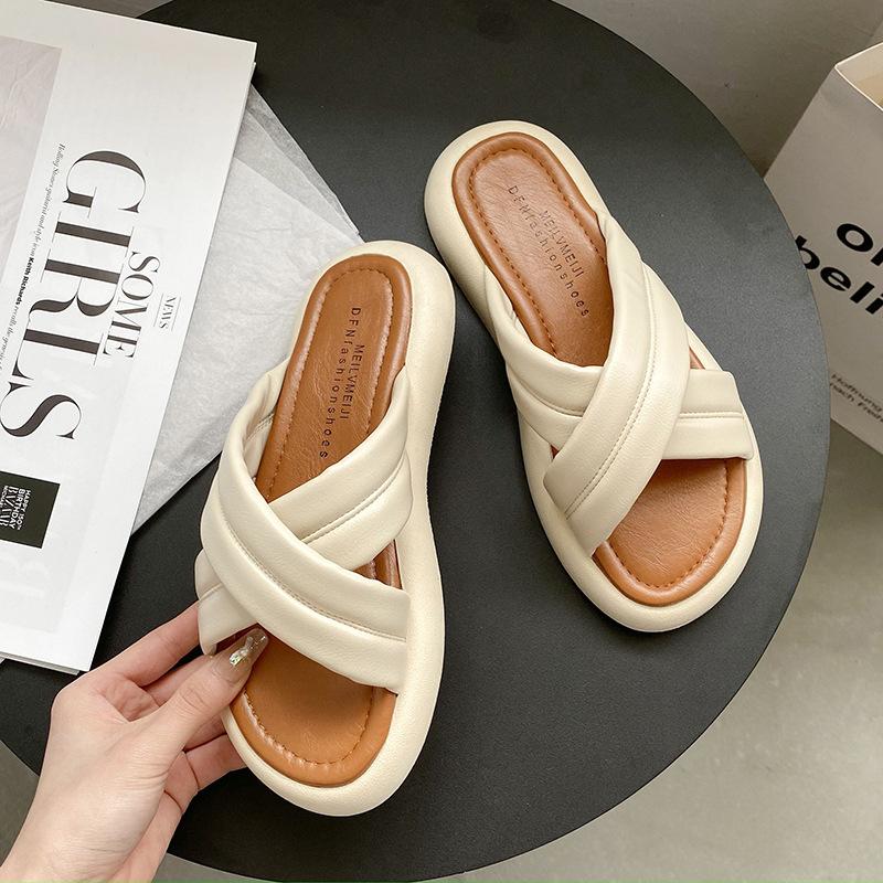 

Корейская модная пляжная обувь для женщин 2024 года, летние новые простые дышащие тапочки на плоской подошве, повседневные удобные дышащие сандалии 40