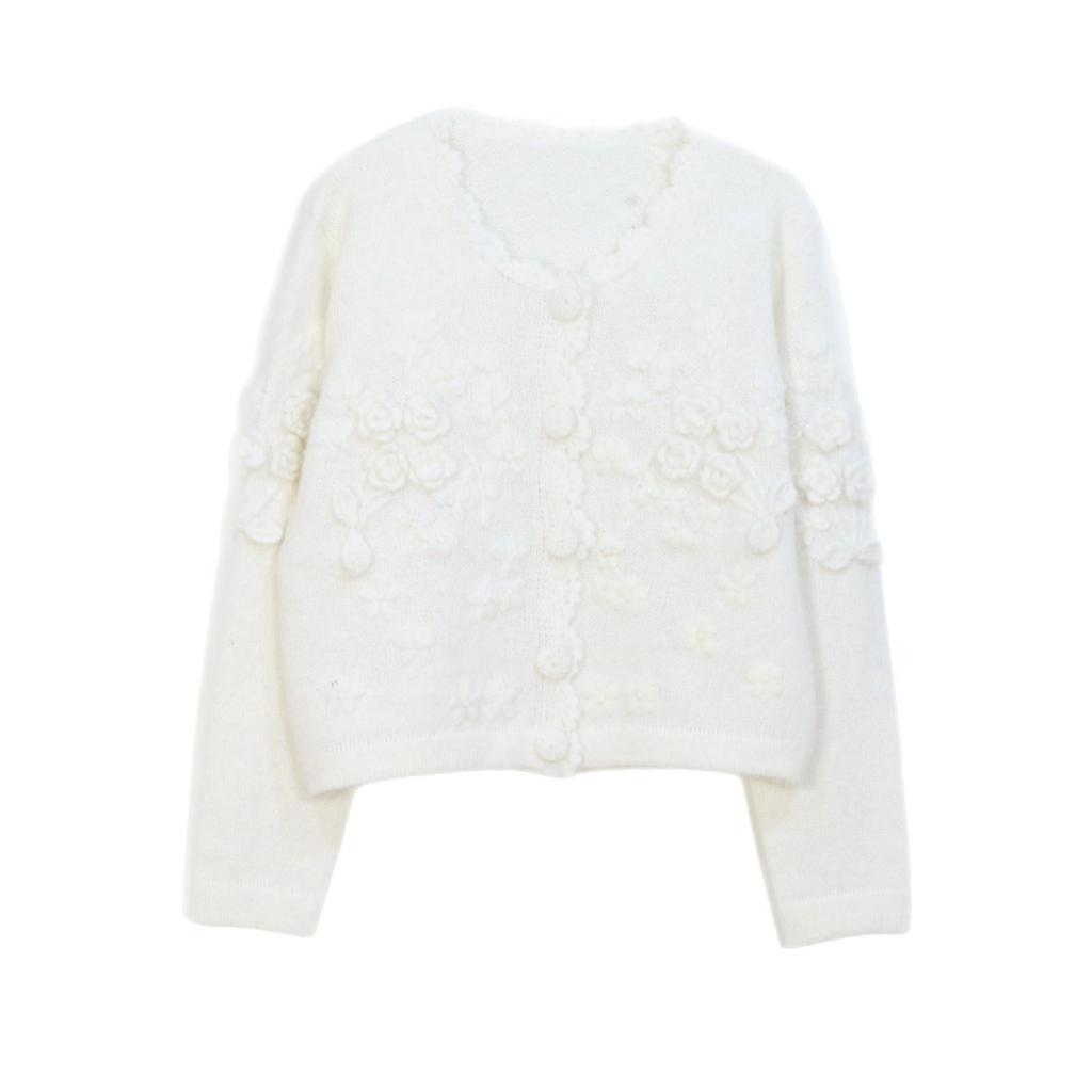 Spring & Autumn V-Neck Crochet Cardigan – Soft, Gentle Style