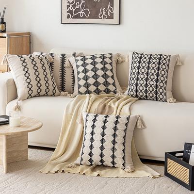Housse de coussin bohème avec pompons, housse de coussin décorative tissée touffetée, housse de coussin marron 18 x 18 pour canapé, chambre à coucher, salon