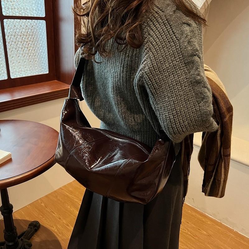 Ielgy Large-Capacity Autumn Winter Niche Design One-Shoulder Messenger Commuter Dump