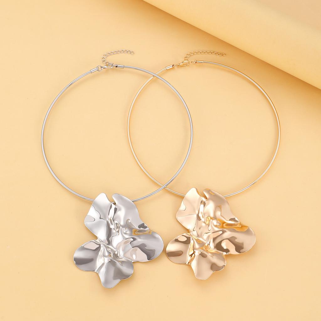 Set cercei cu șurub cu guler geometric plisat de modă personalizat de înaltă calitate 2026 vintage nișă metal floare colier accesorii
