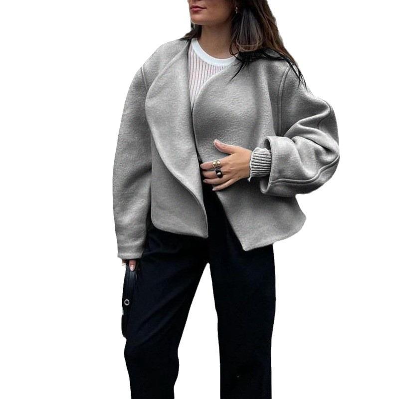 Winter 2025 European and American New White Woolen Cardigan Jacket Fan-shaped Buckle-free Cardigan Design Thickened Women's Coat