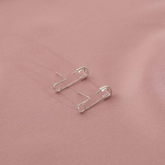 It Looks So Painful~ Pin Earrings for Women with Special Designs and Niche Sweet and Cool Earrings for Girls