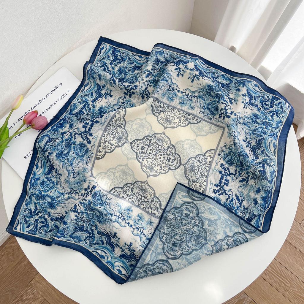 Summer new double-sided velvet scarf air-conditioned room with shawl women travel photo thin sunscreen 61 small square scarf