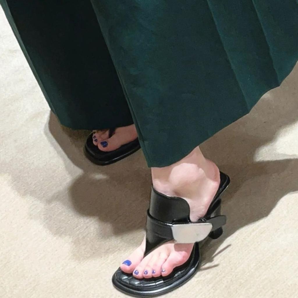 Fashion Generous Head High Heels Women's 2025 New Thick Heel Flip-flops Thick Heel Black Tea Green Rear Strap Slippers