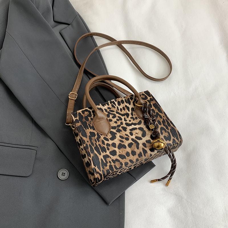 Stylish Fashionable Women s Handheld Small Bag Winter Trendy Retro Shoulder Bag Without Pendant коричневый