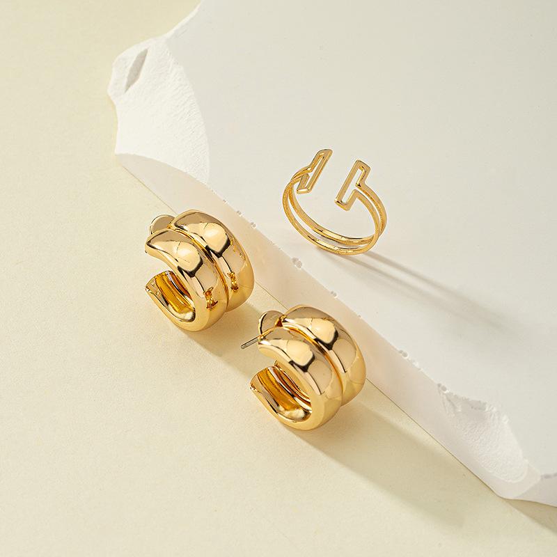 

Korean Fashion Geometric Earrings Set: Trendy Street Style Circle & Studs for Women
