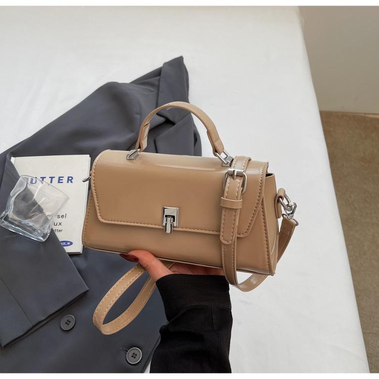 

Premium niche design handbag bag women s 2025 new retro popular shoulder bag commuter messenger bag хаки