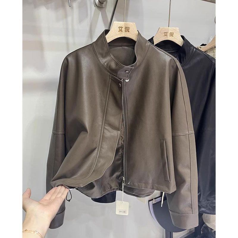 

Повседневная темпераментная кожаная куртка-локомотив женская осенняя с высоким чувством воротником-стойкой свободная куртка модная коричневая S suggestion [80-50kg] кофейный