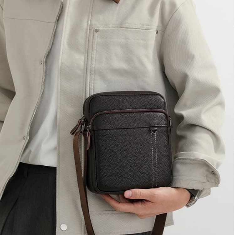 Borsa a tracolla messenger verticale da uomo con motivo litchi