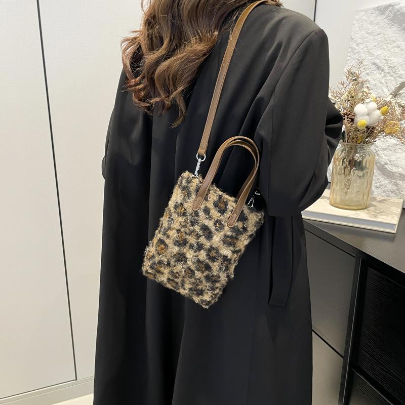 2025 winter woolen stitching fashionable plaid texture new new cross-body shoulder portable small square bag women