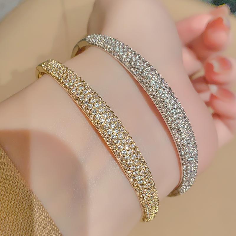 New Half-circle Bracelet with Light Luxury and High-end Feel Buckle Bracelet with Versatile Light Luxury and High-end Feel