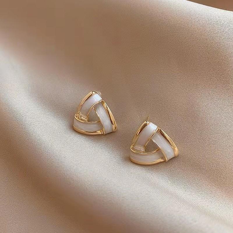 Boucles d'oreilles à tige en perles de fleur de vent parfumées à petite aiguille argentée, boucles d'oreilles légères et luxueuses, style célébrité, style rétro élégant et tendance