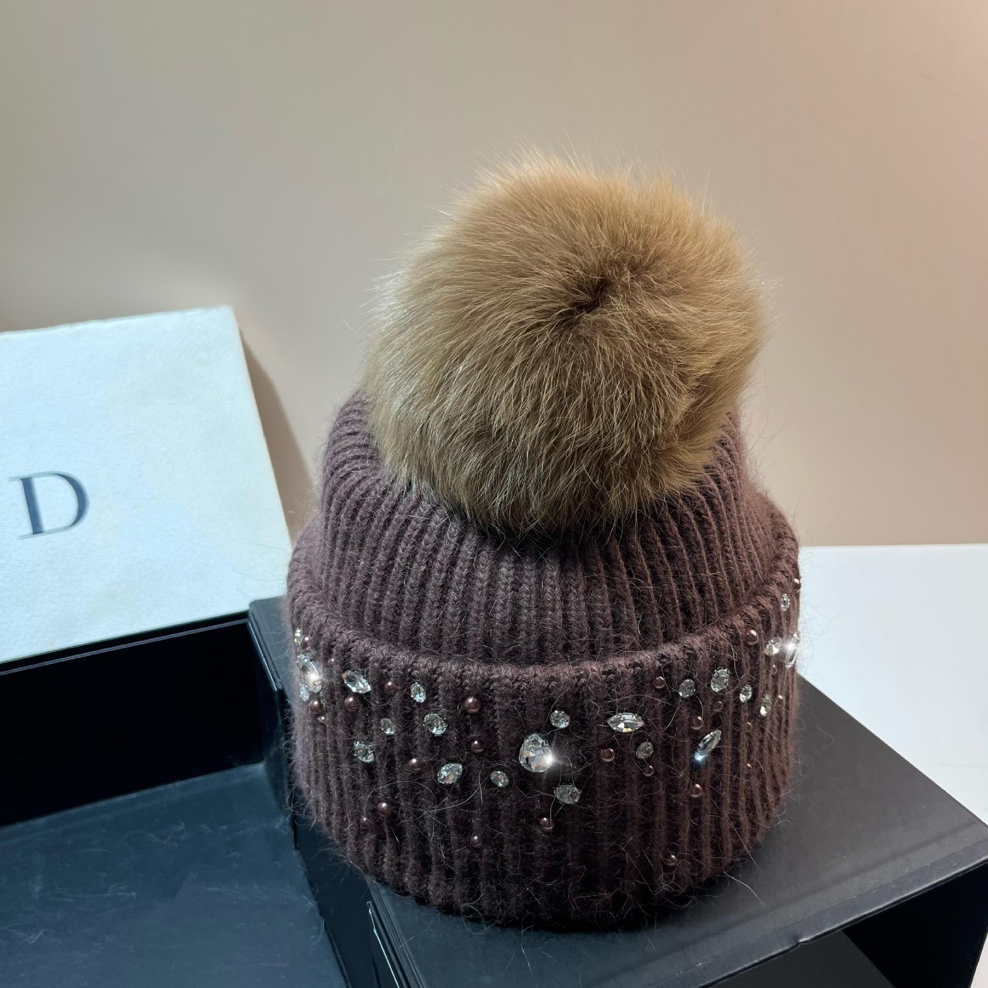 

Big Fox Hairball Knitted Cap French Heavy Industry Rhinestone Small Fragrant Wind Wool Baotou Cap Winter Rabbit Hair Warm Ear Protector Cap One size fits all темно-коричневого кольору