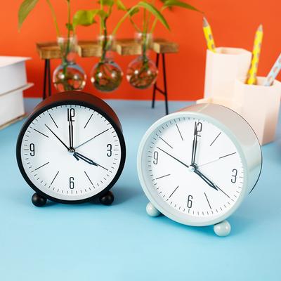 Despertador Redondo Pequeño Silencioso Sin Tictac Mesa de Noche Despertador Luminoso Alimentado por Batería Reloj Compacto Portátil Lámpara de Noche