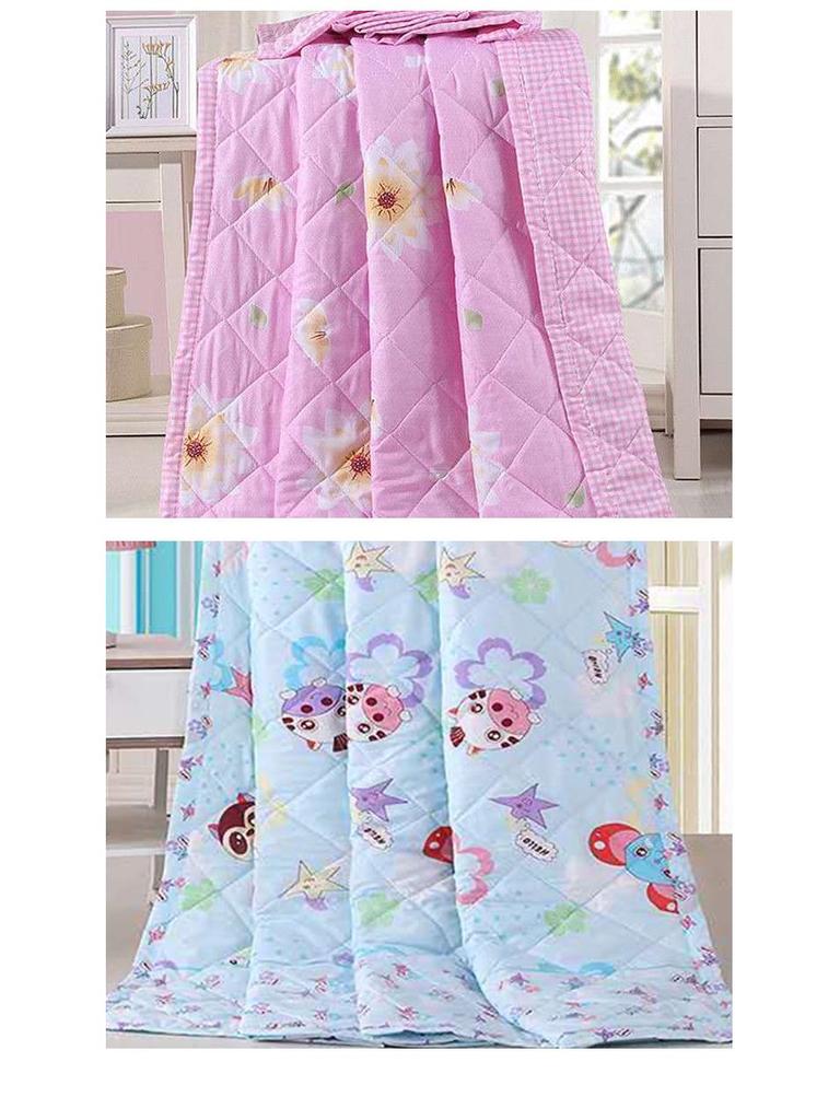 Breathable Light Summer Quilt: Thin, Washable, Ideal for Students & Dorms, Perfect for Spring & Autumn