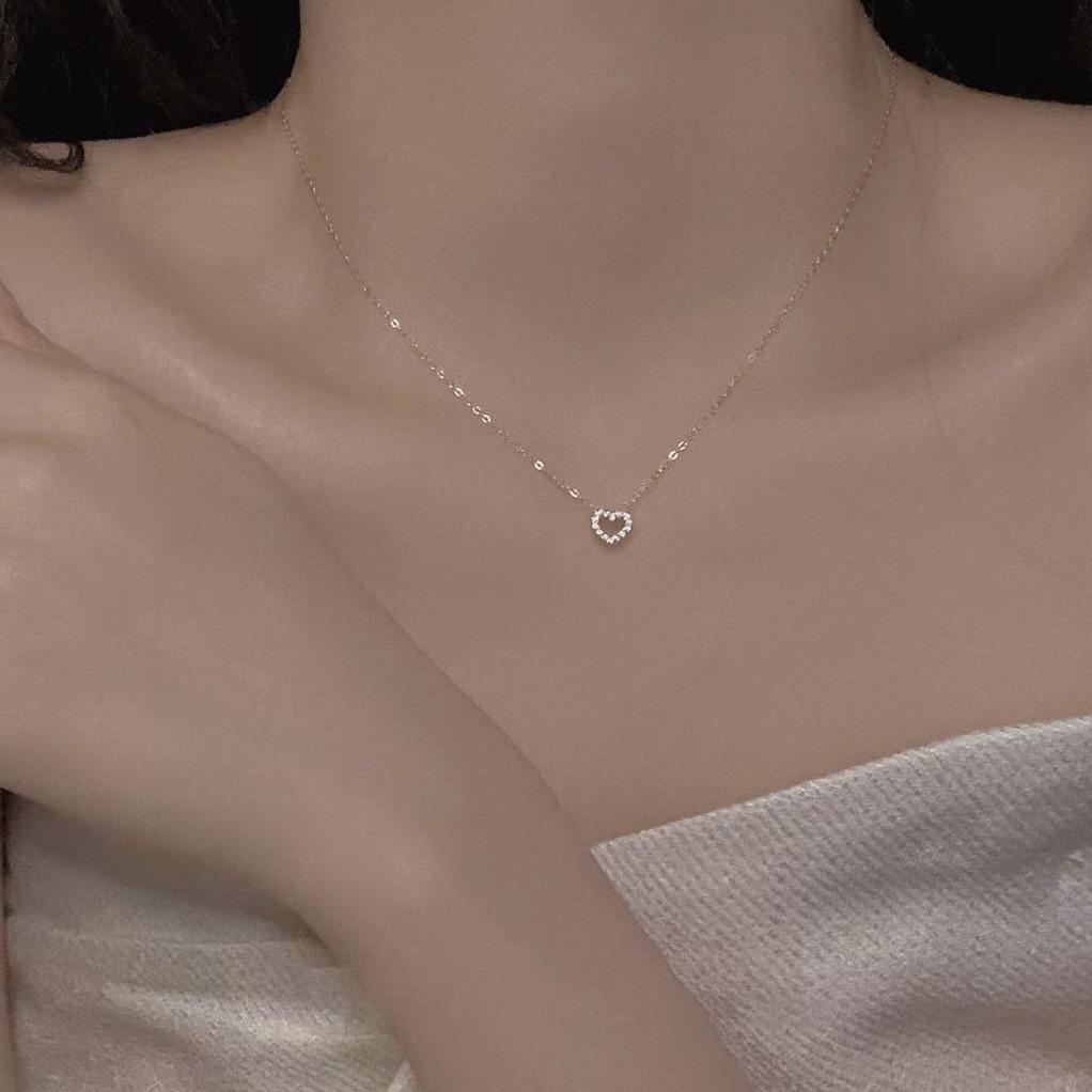 Full Diamond Love Necklace Women's Niche Korean Version Sweet Temperament Versatile Heart Pendant Collarbone Chain Jewelry