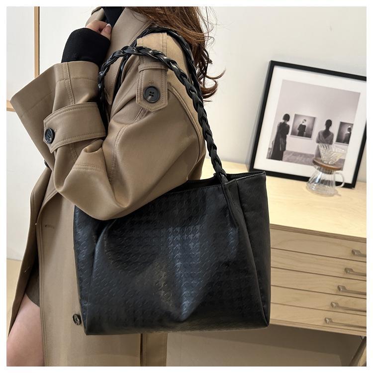 2025 Large Capacity Women's Soft Leather Shoulder Bag - Fashionable Handbag for Students