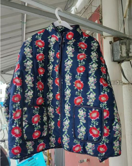 2023 Herbst/Winter Europäischer Stil Gesteppt Floral Dick Warm Damenmantel