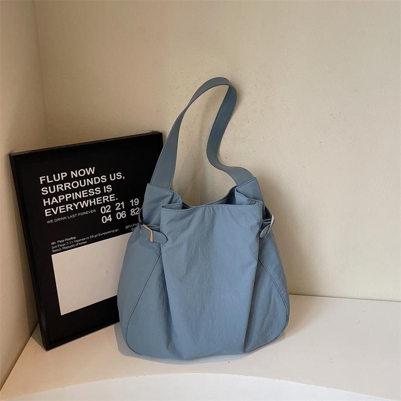 Simple Style, Niche Fashion, Large Capacity Casual Women's Bags, Foreign Style, Personalized Commuting Women's Messenger Tote Bag Tide