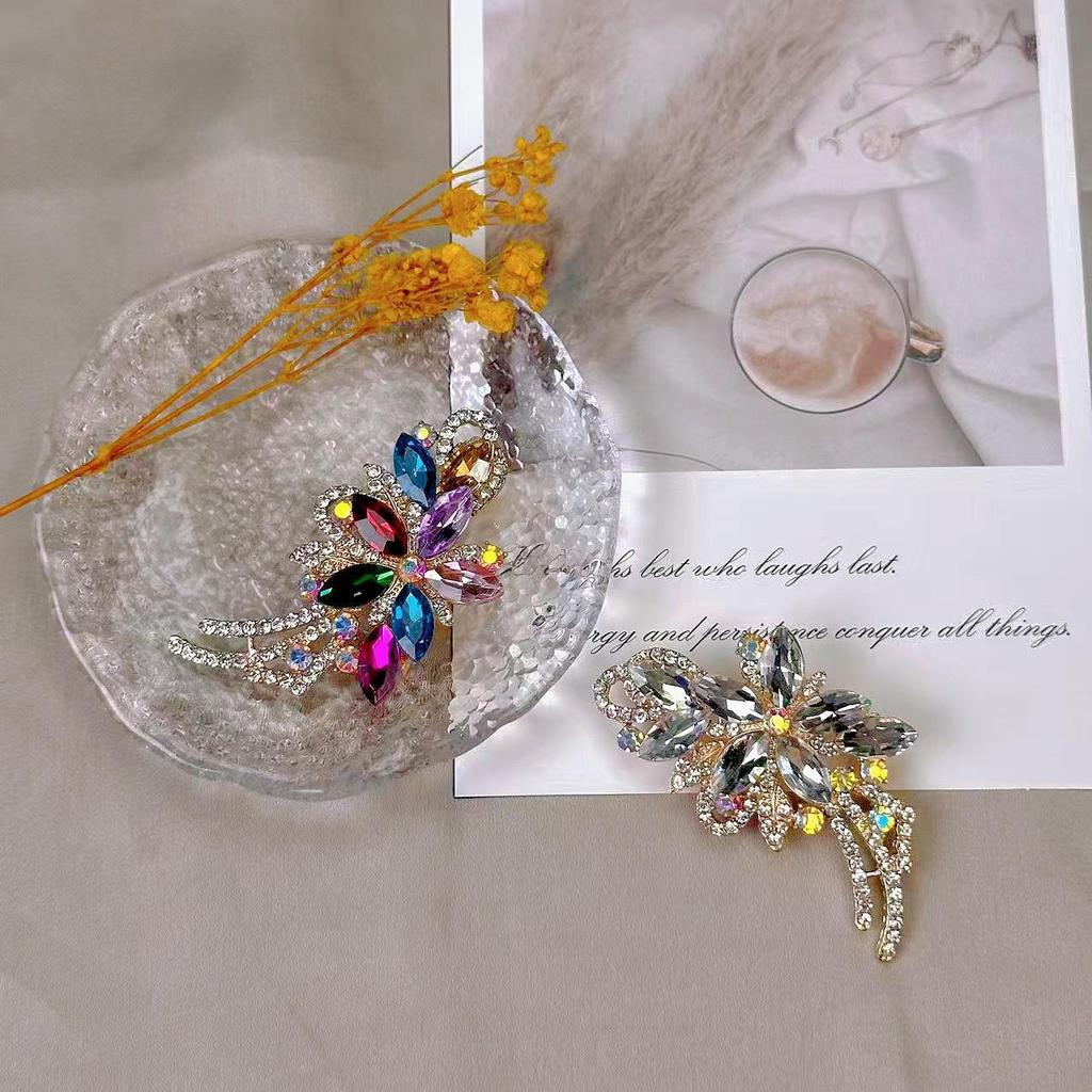 Elegant Women's Crystal Brooch: Anti-exposure Corsage Pin with Diamond Accents