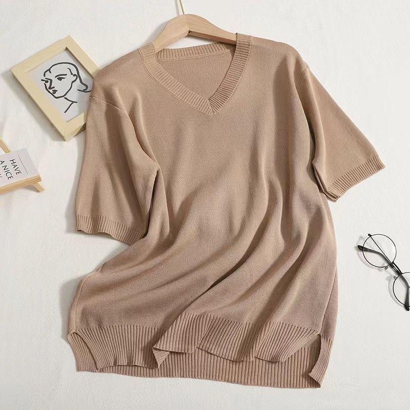 Grenzüberschreitendes Strick-Zweiteiler-Set: Lockeres Oberteil mit Schlitz und hochtaillierte, drapierte Hose mit geradem Bein