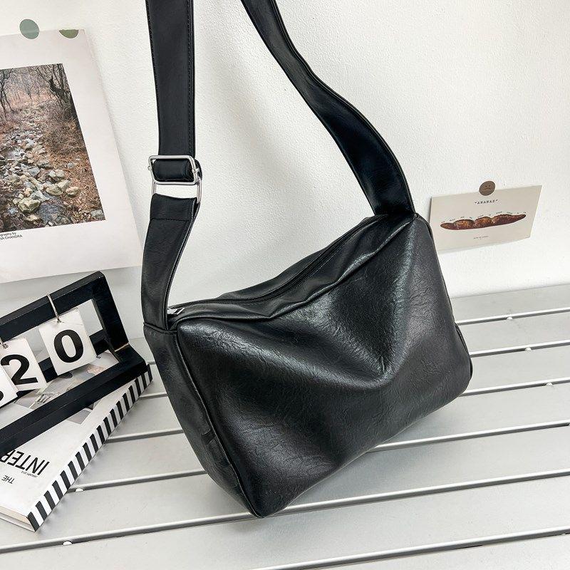 

Трендовая минималистичная японская ретро мужская сумка кроссбоди через плечо - Черная чёрный