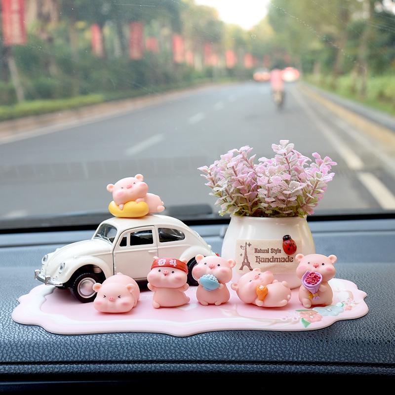 Celebrity Pig Car Ornament: Cute Console Decoration & Air Freshener Holder