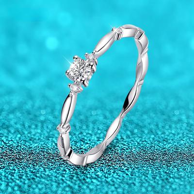 0,1 CT 3 MM D Farge Moissanittring for Kvinner Stabelbart Lab-Diamantbånd Luksussmykker Original S925 Sterlingsølv GRA