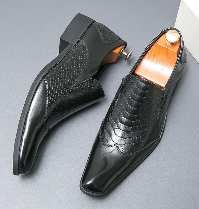 Mode Spetsiga Röda Svarta Alligatormönster Patchwork Oxfordskor För Män Formella Bröllop Bal Klänning Hemkomst Festtävling Zapatos Hombre